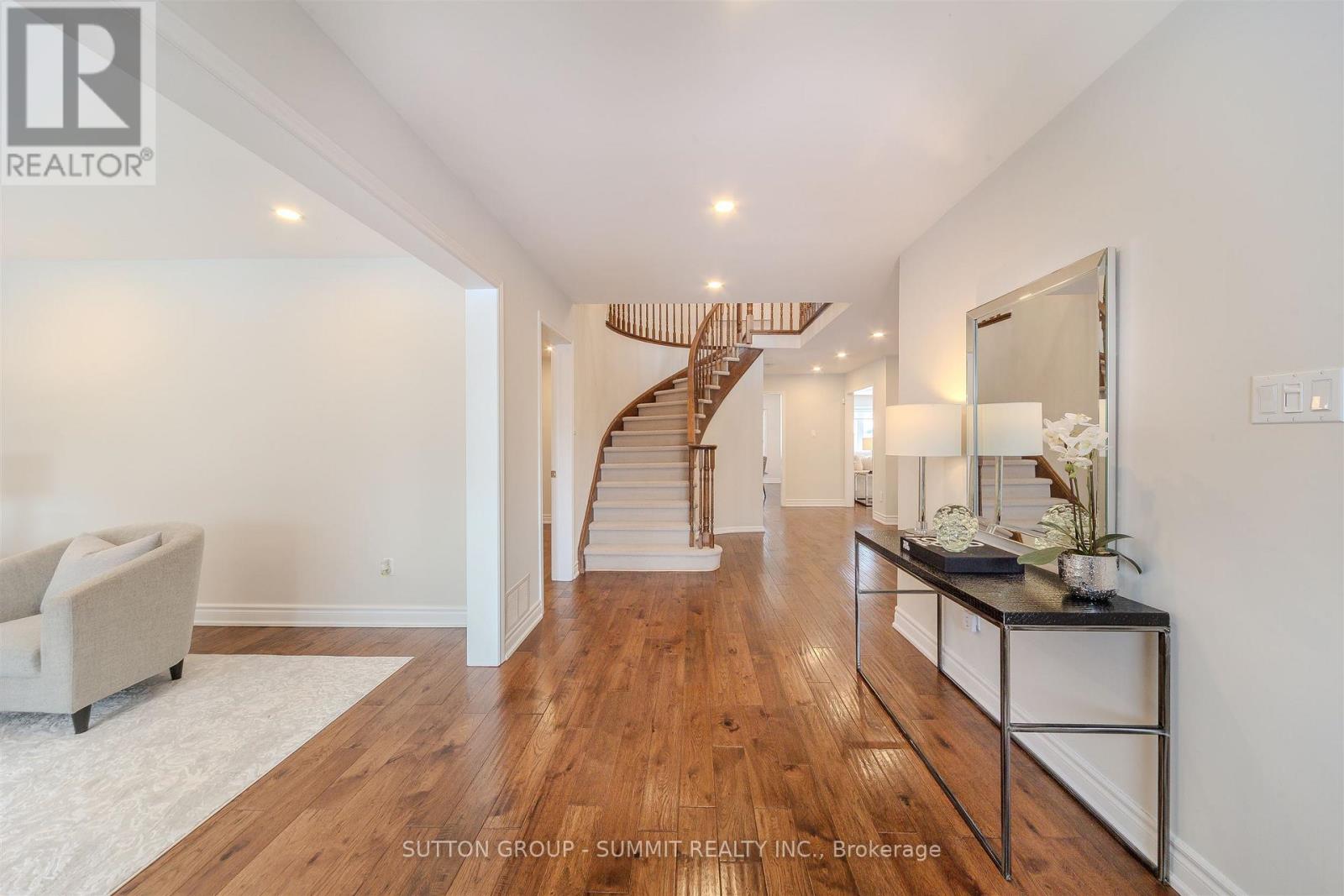 1104 AMBERCROFT LANE