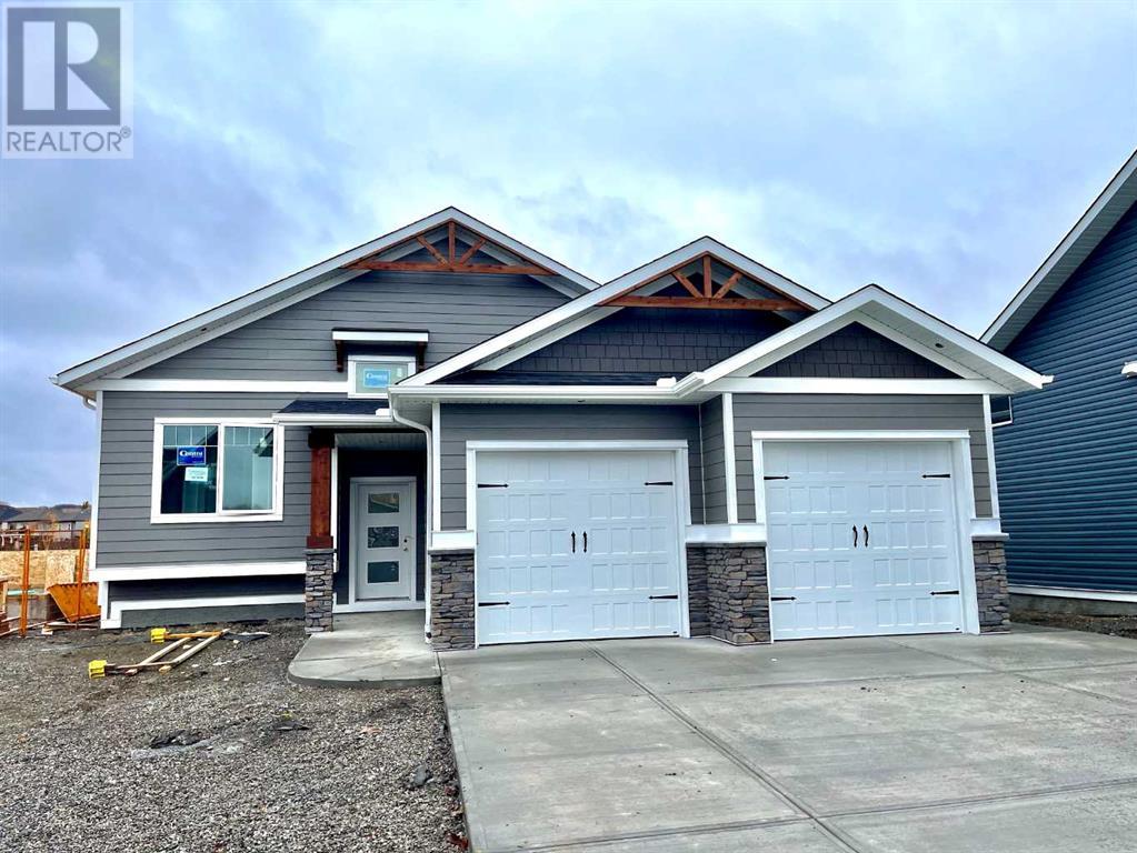 Photo 1 of 11 — 652 Anderson Road Northwest, Diamond Valley, AB T0L2A0