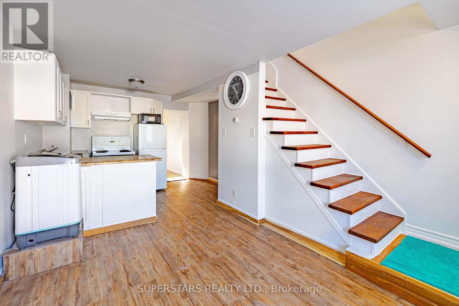 165 1/2 OLIVE AVENUE