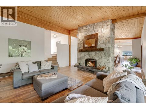 1590 Willow Crescent Kelowna BC V1Y4K3