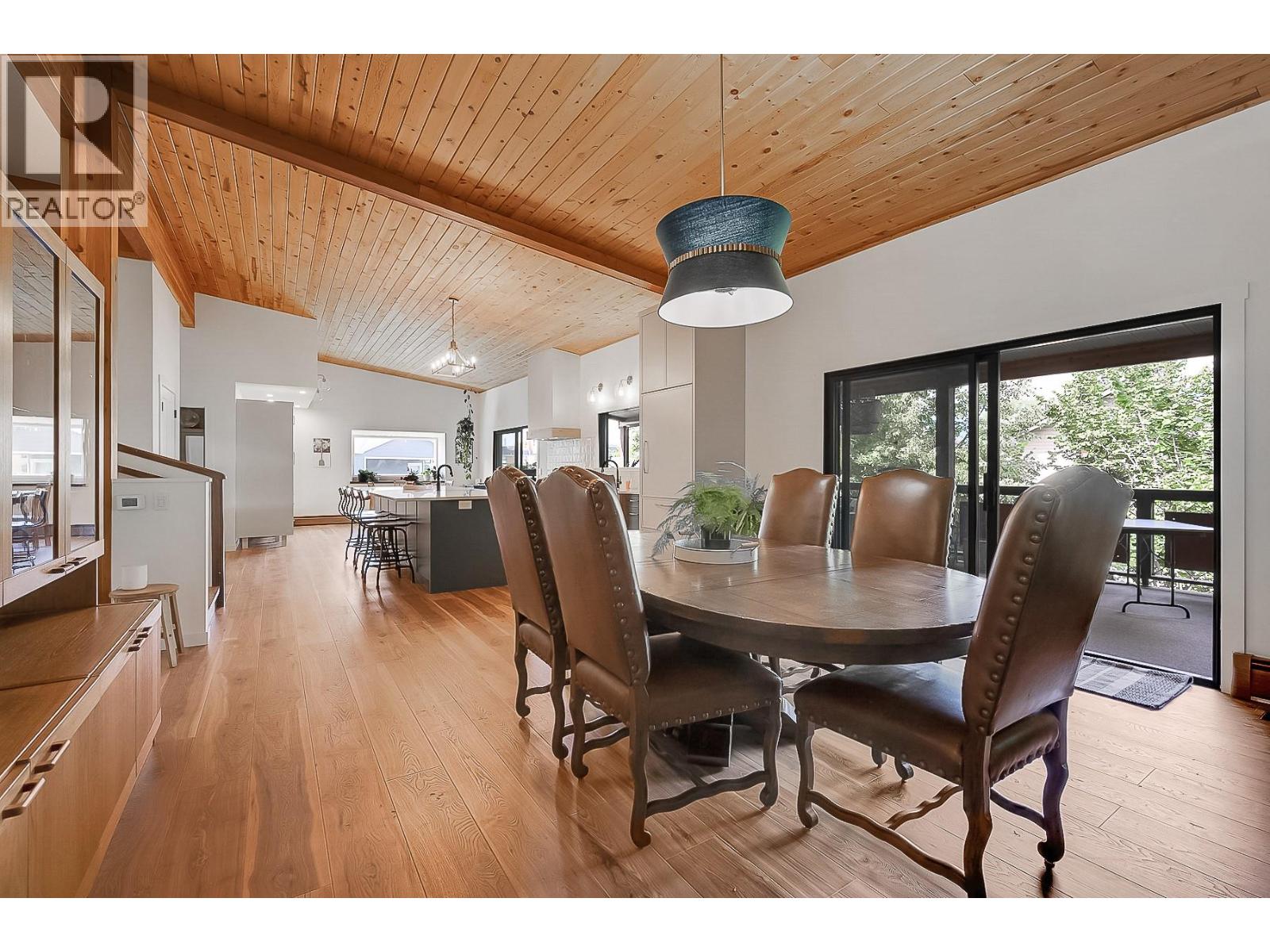 1590 Willow Crescent