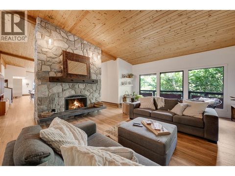 1590 Willow Crescent Kelowna BC V1Y4K3