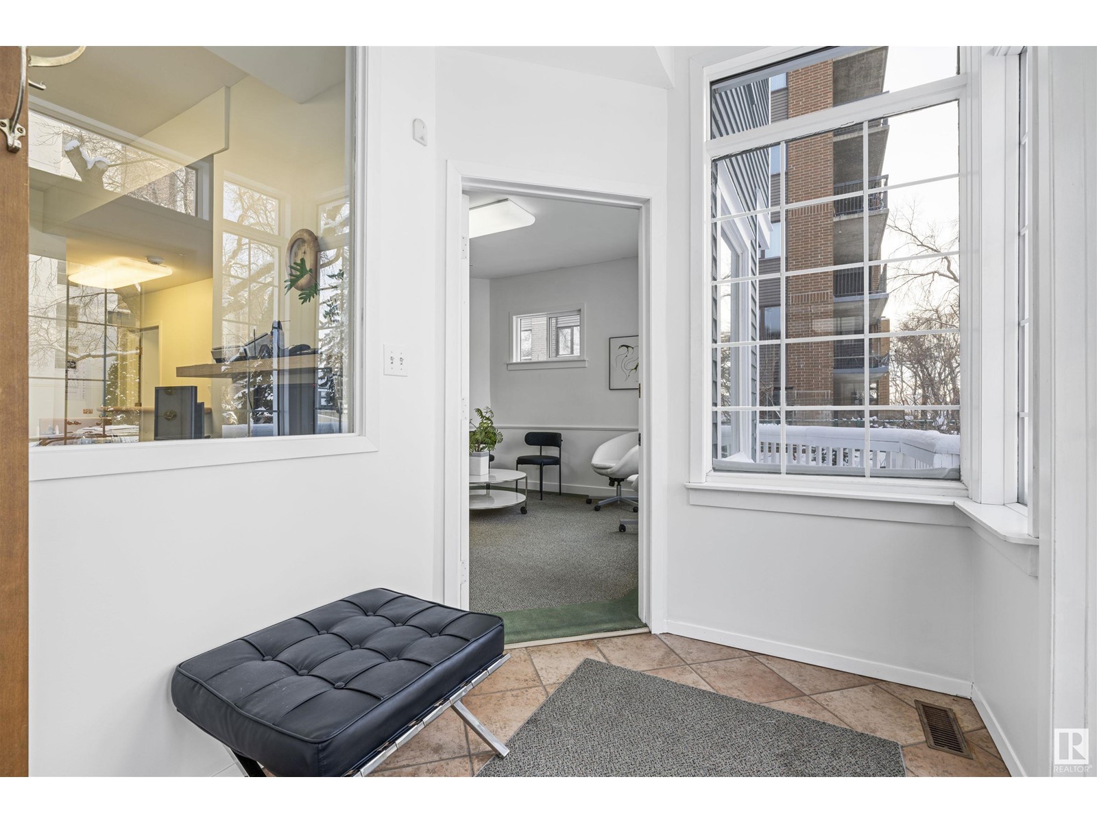 9937 113 ST NW
