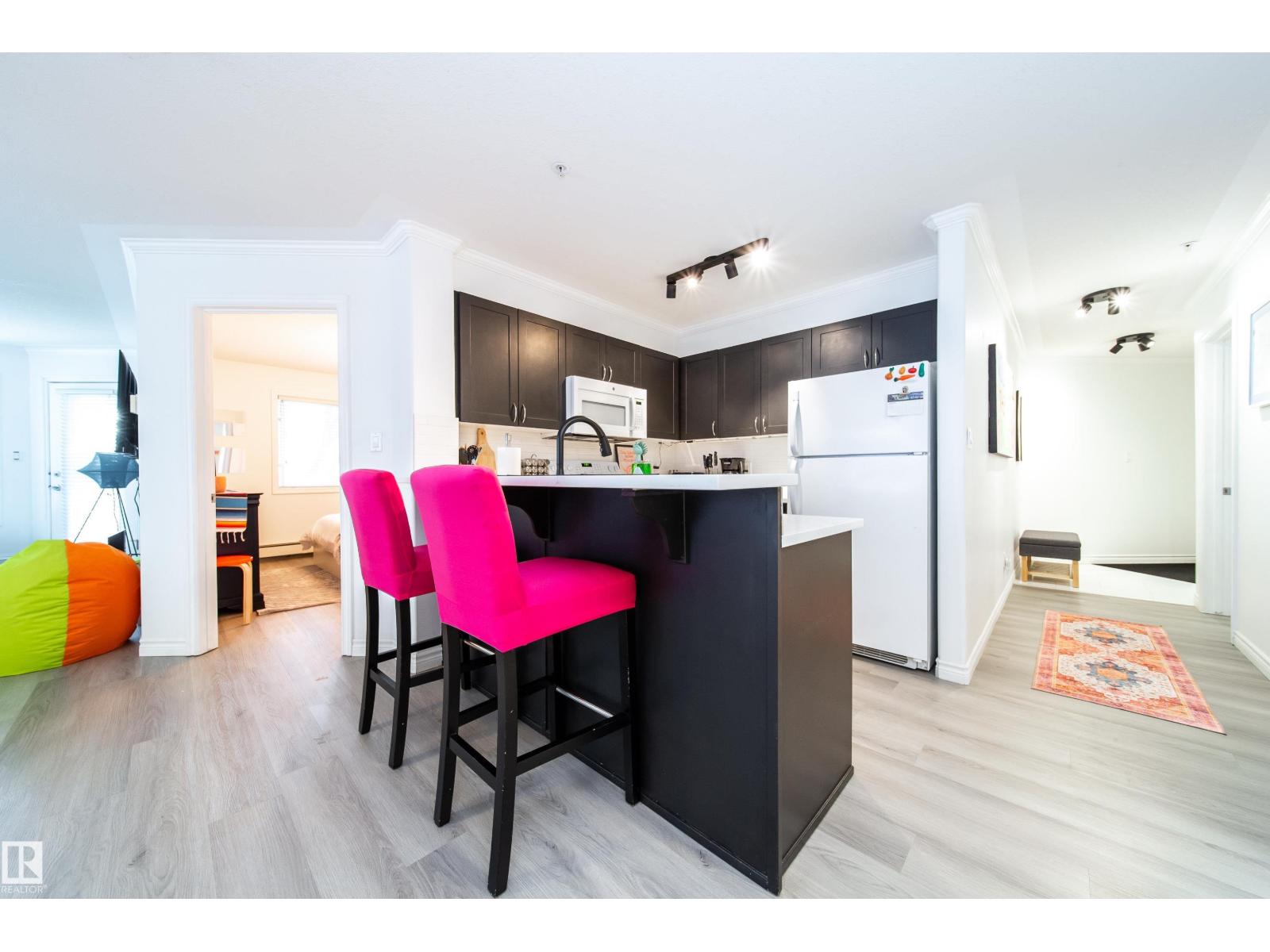 #303 9938 104 ST NW