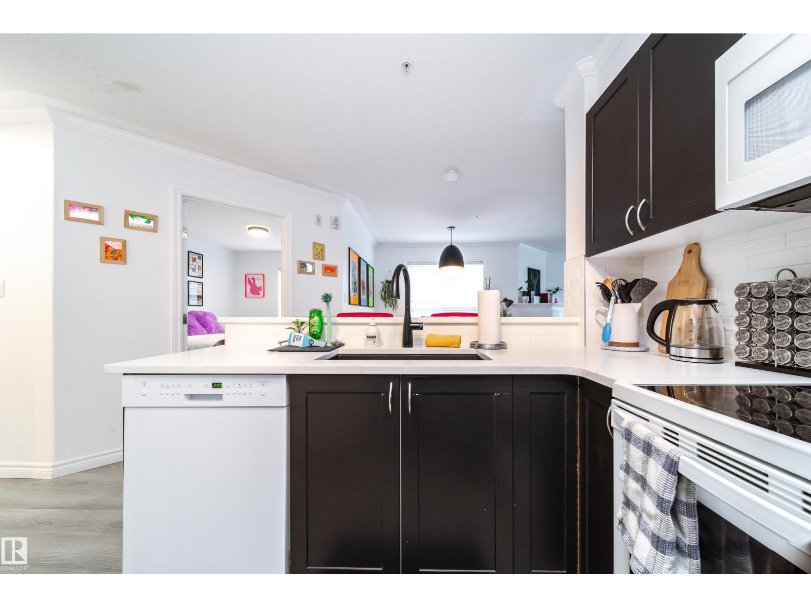 #303 9938 104 ST NW