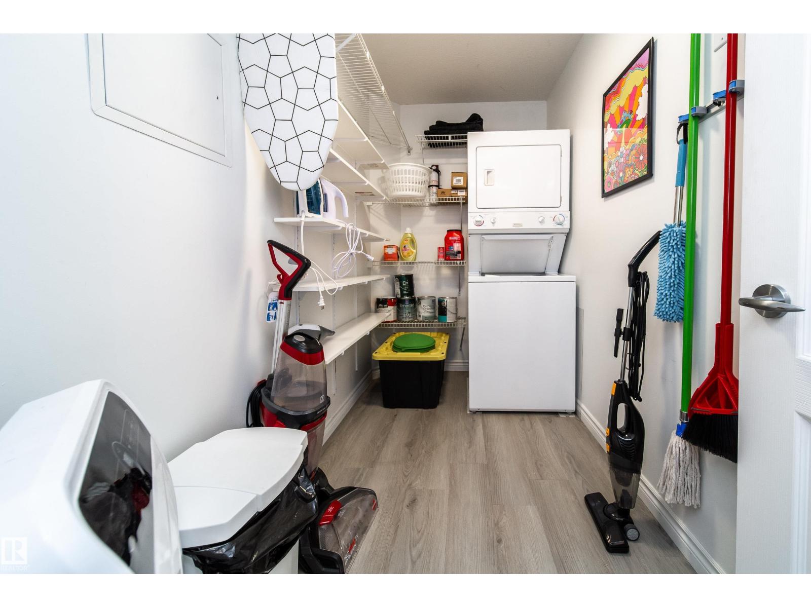 #303 9938 104 ST NW