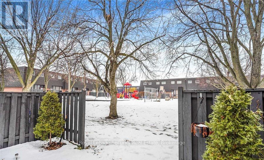 124 - 37 DARRAS COURT