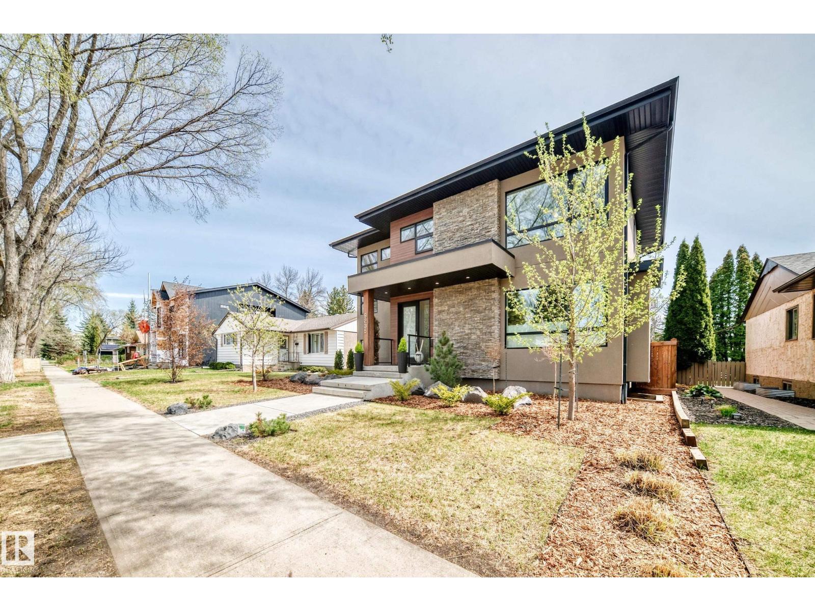 9235 148 ST NW