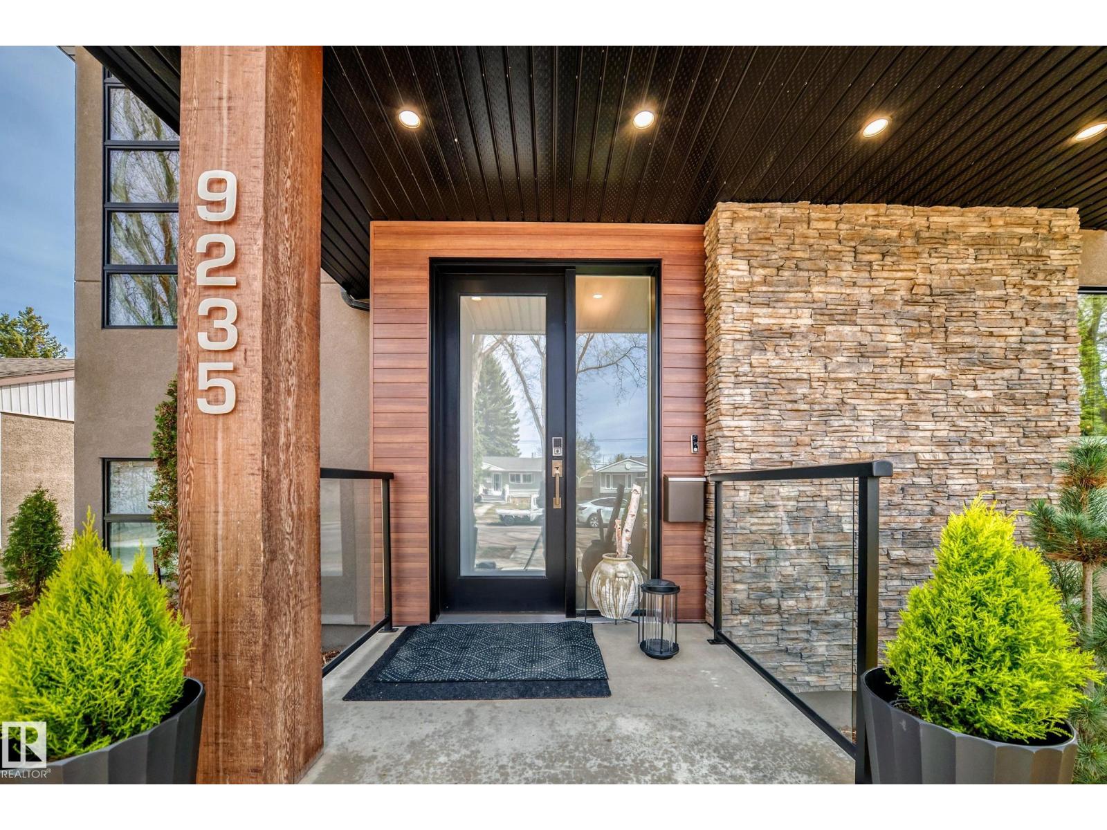 9235 148 ST NW