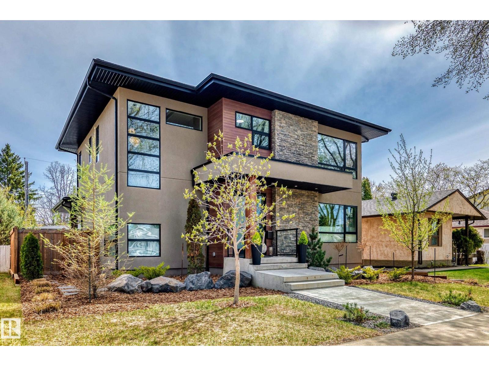9235 148 ST NW