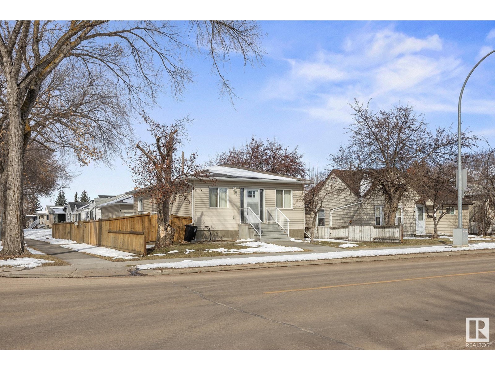 9530 122 AV NW