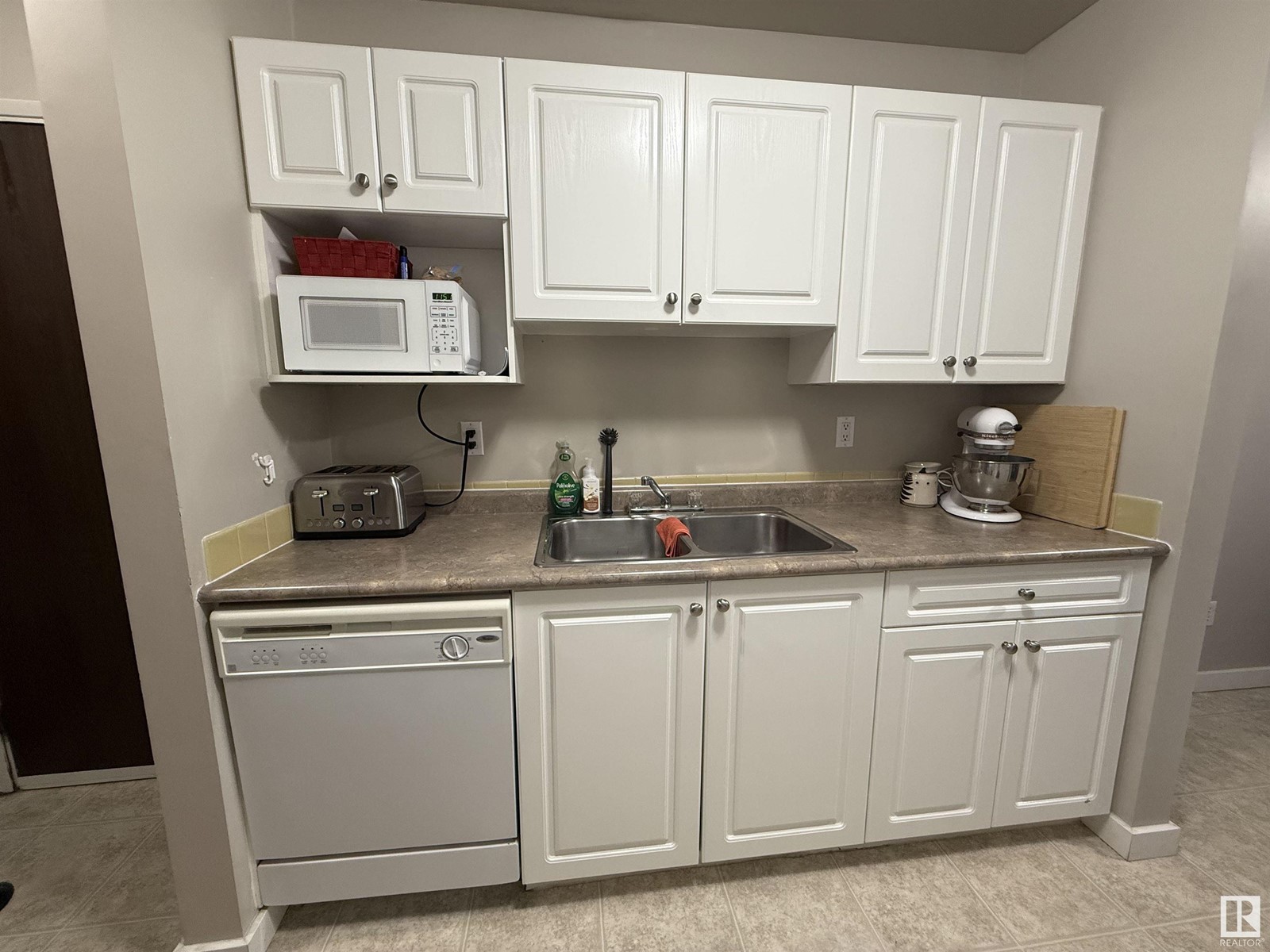 #205 4608 52 AV