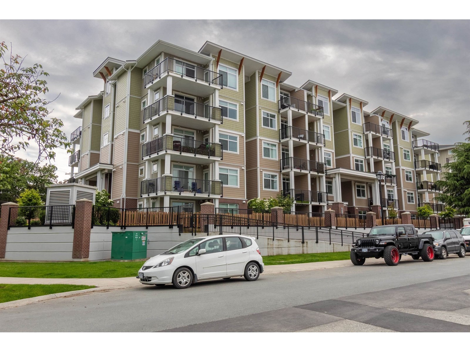 217 20696 EASTLEIGH CRESCENT