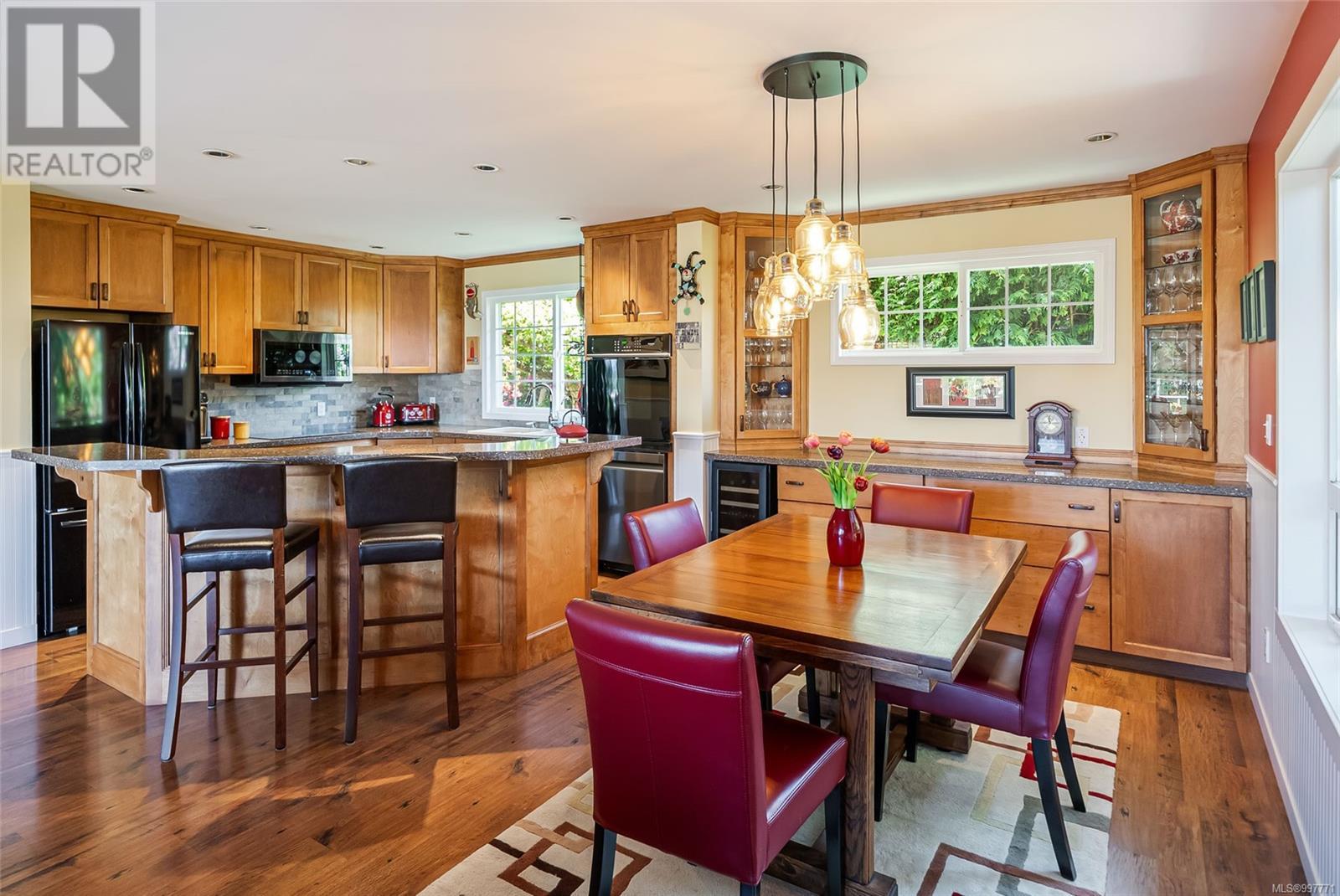 3259 Dolphin Dr