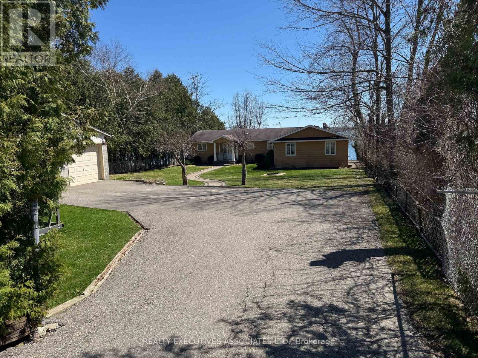 22 LAKEVIEW BOULEVARD