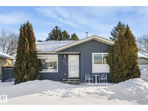 272 WARWICK RD NW Edmonton AB T5X4P9
