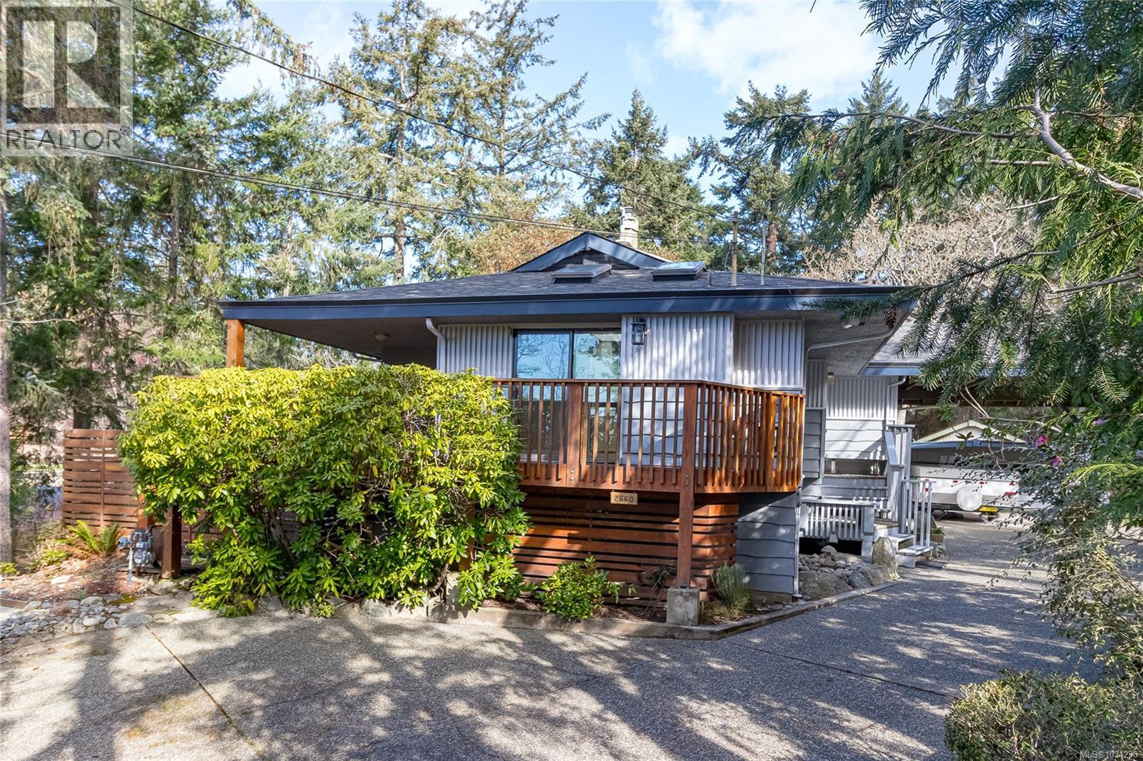 2660 MacDonald Dr E