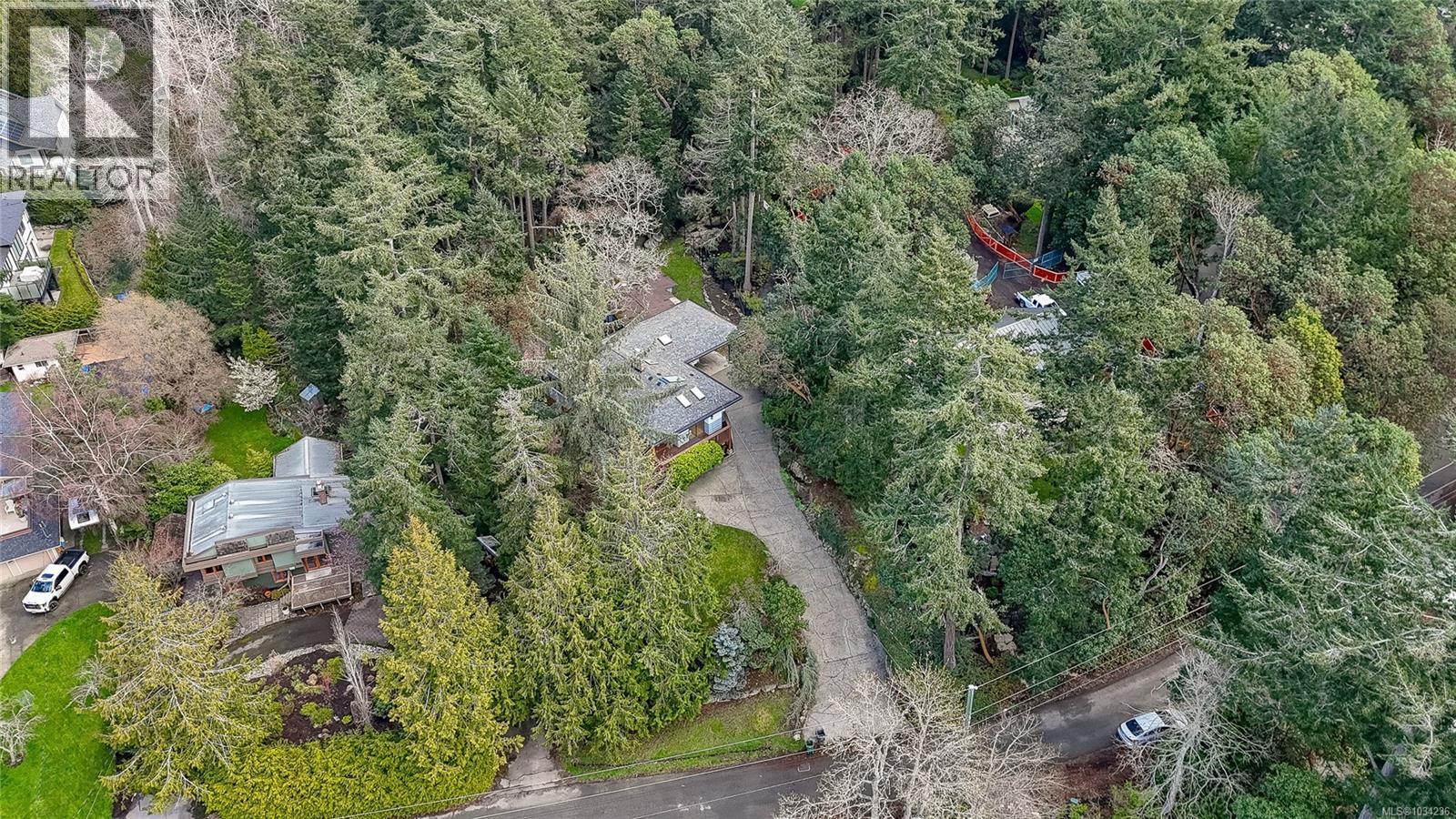 2660 MacDonald Dr E