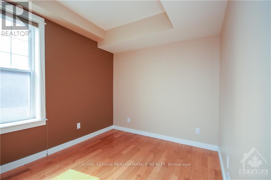2 - 736 COOPER STREET W