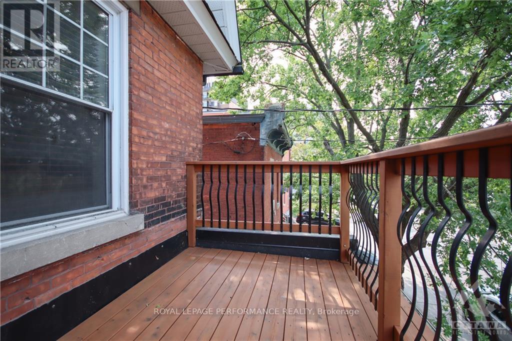2 - 736 COOPER STREET W
