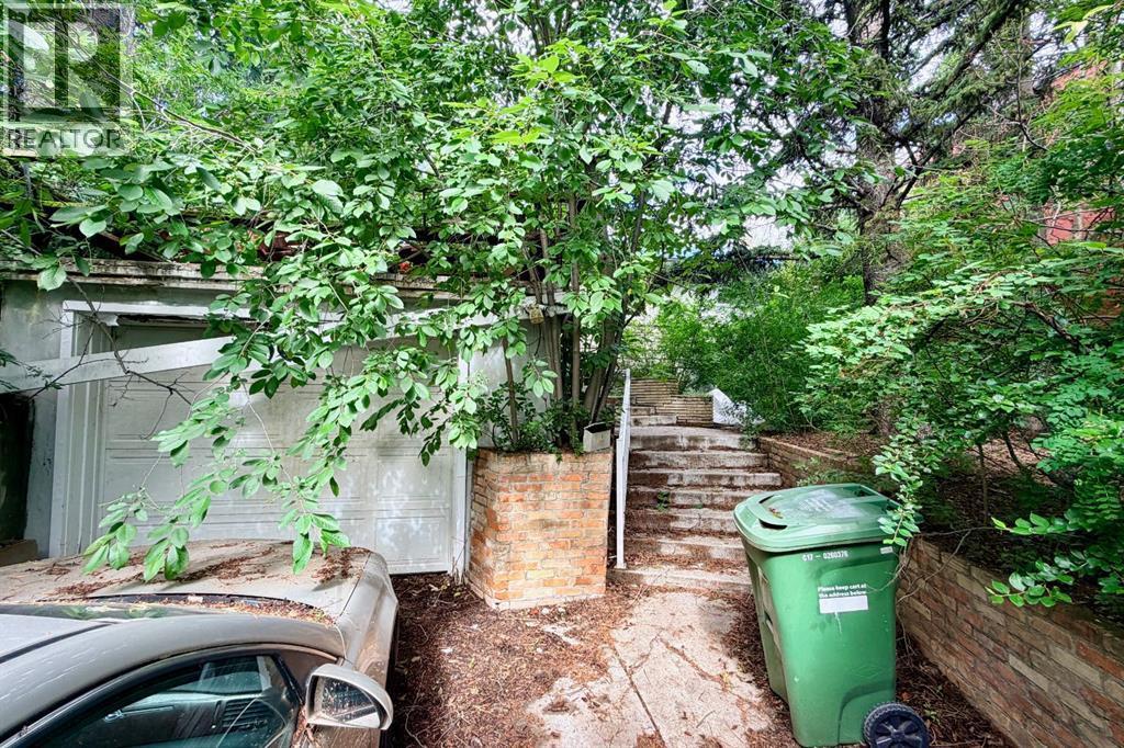 2003 9 Street SW