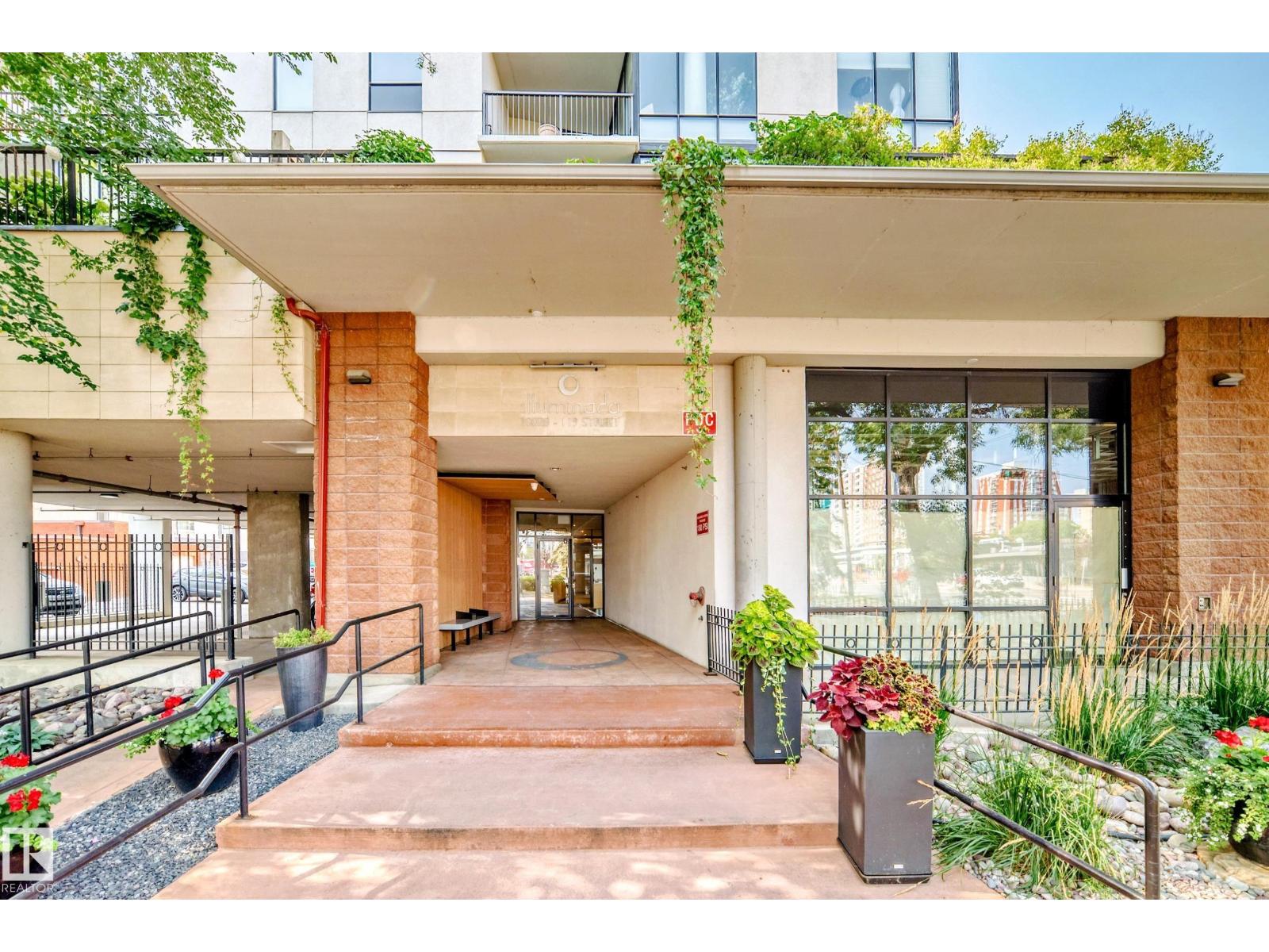 #404 10028 119 ST NW