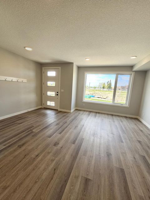 8069-8073 Cedric Mah Rd Edmonton AB T5G2Z4