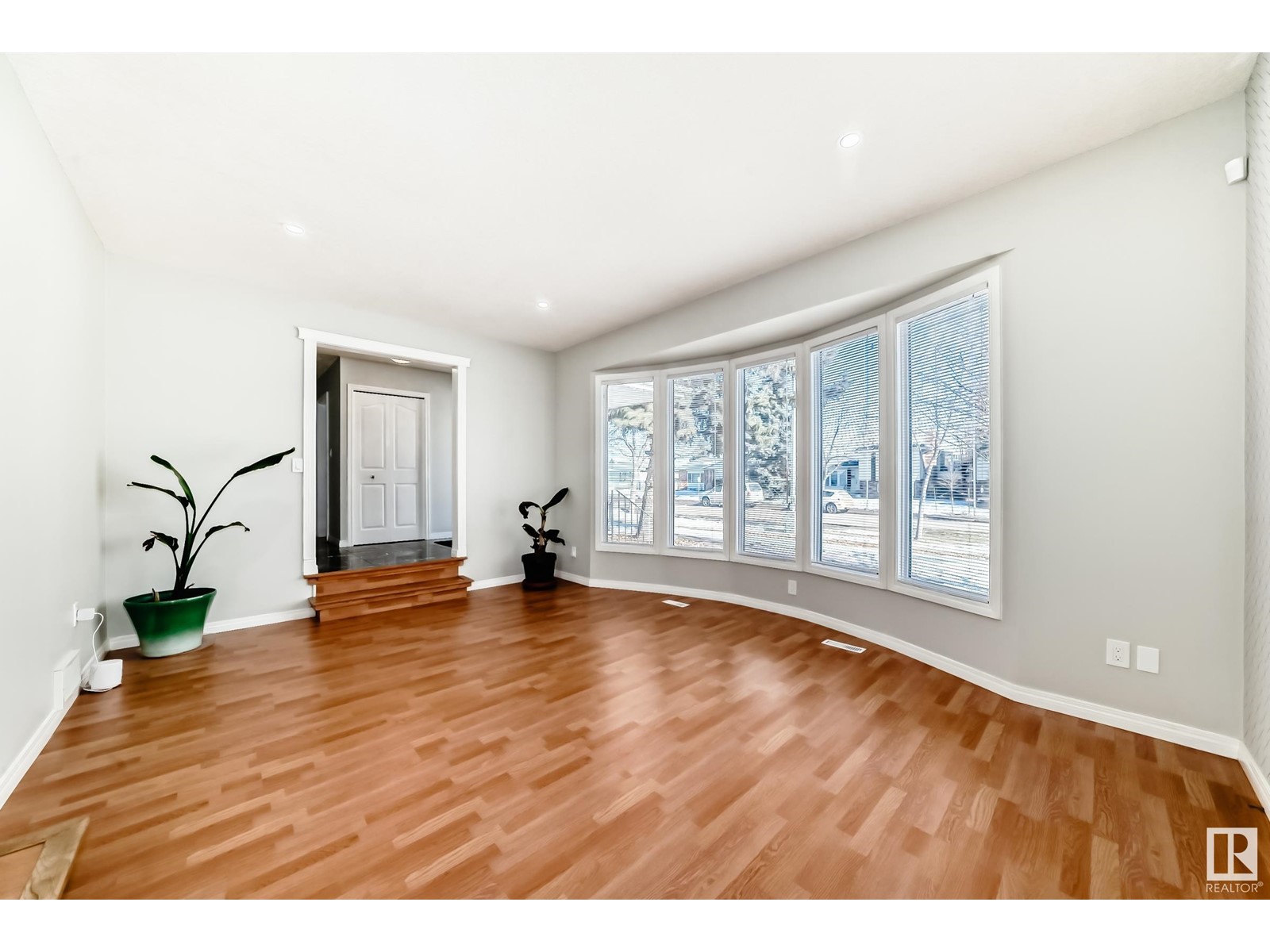 16104 100 ST NW