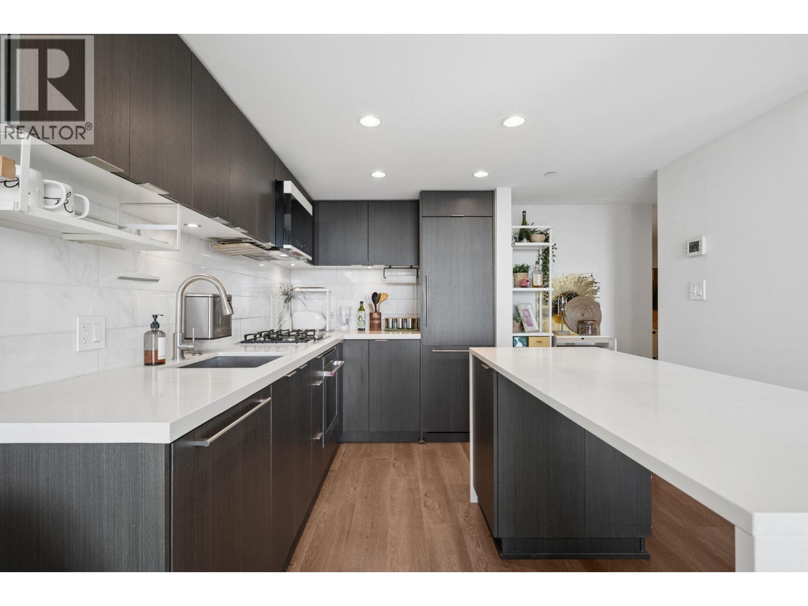 1909 8189 CAMBIE STREET