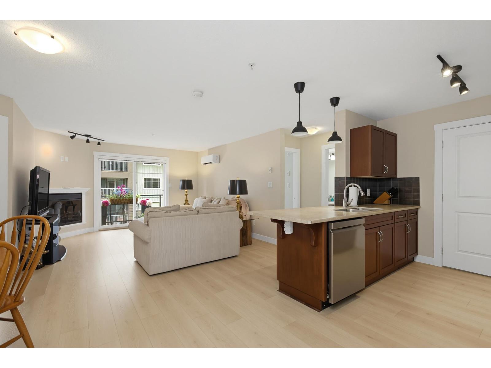 306 2038 SANDALWOOD CRESCENT