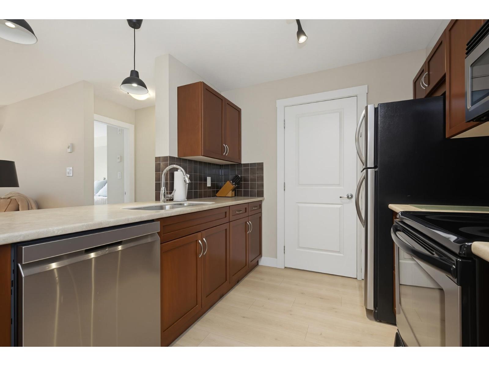 306 2038 SANDALWOOD CRESCENT