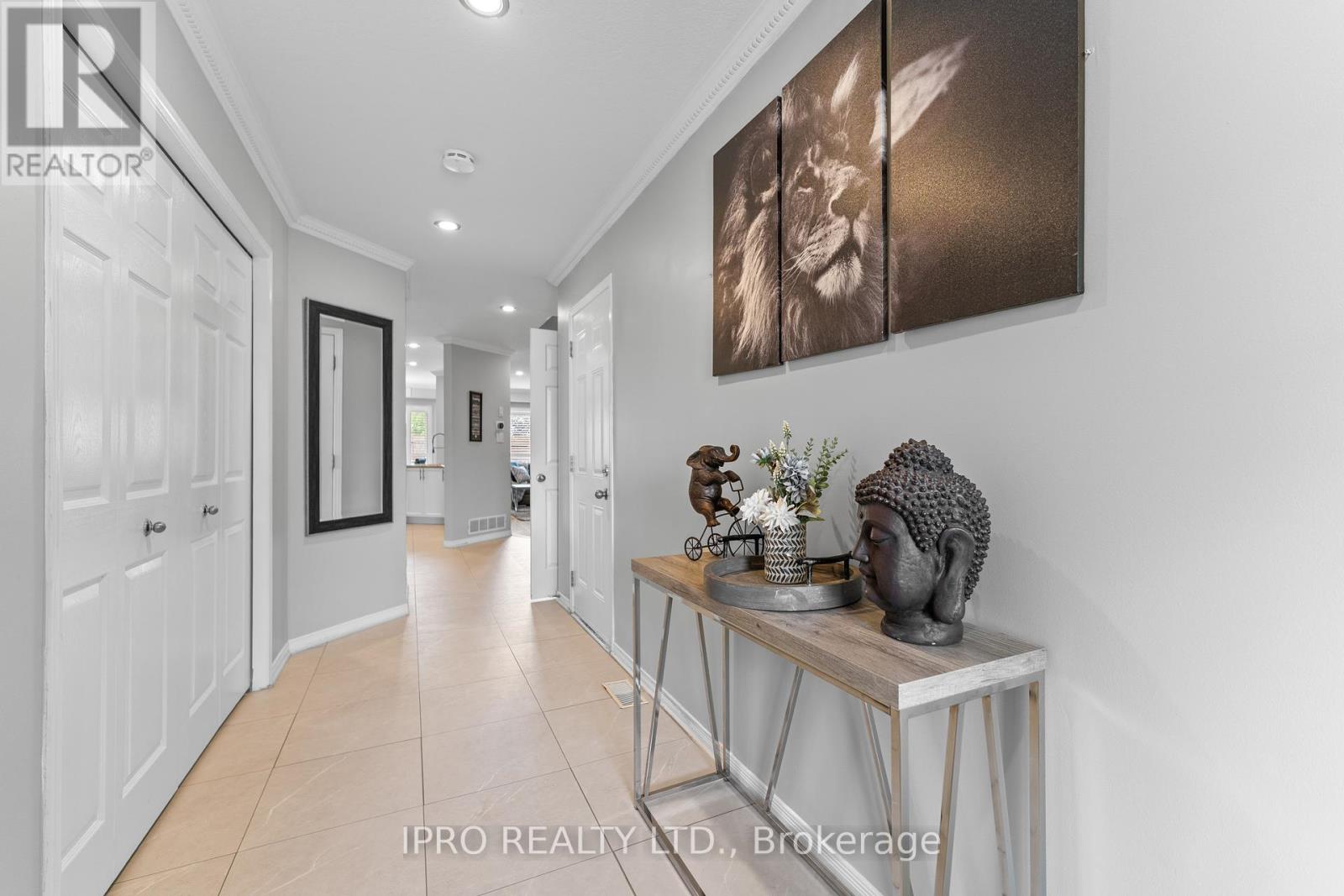 42 MEADOW WOOD CRESCENT