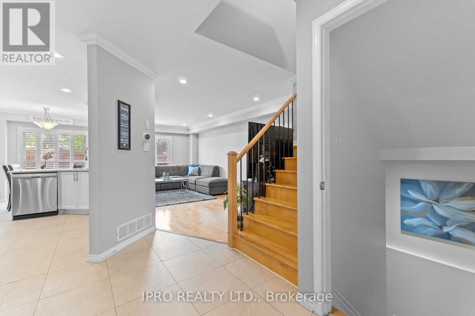 42 MEADOW WOOD CRESCENT