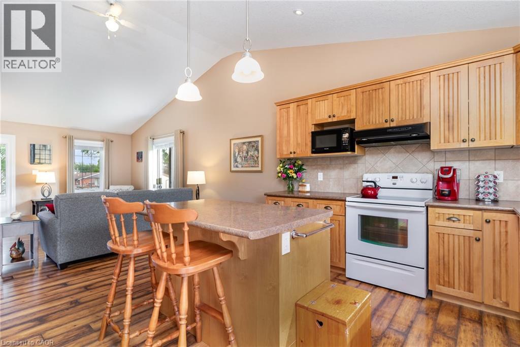 472 COUNTESS Street S