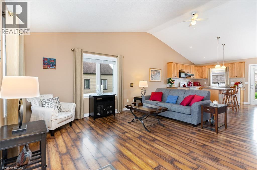 472 COUNTESS Street S