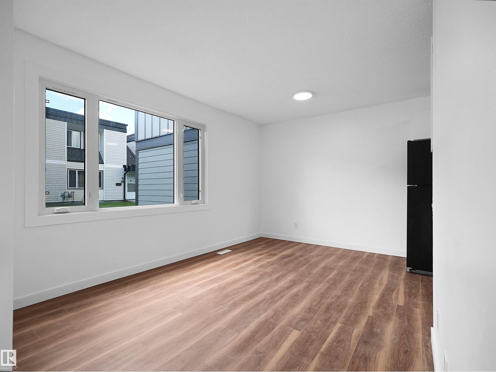 #221 11421 34 ST NW