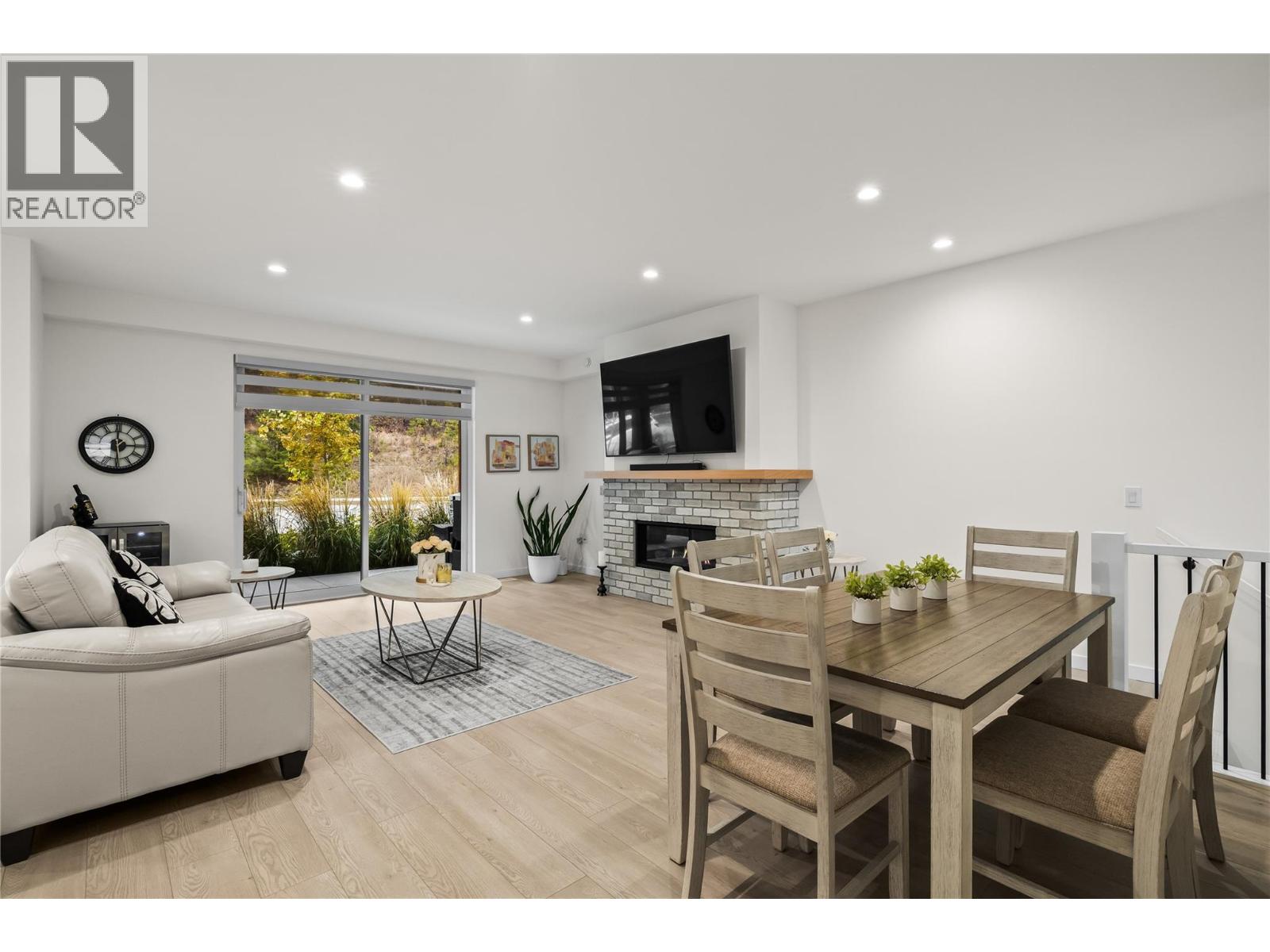 1979 Country Club Drive Unit# 20