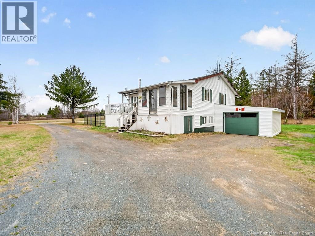 699 de la Prairie Road - Photo 2