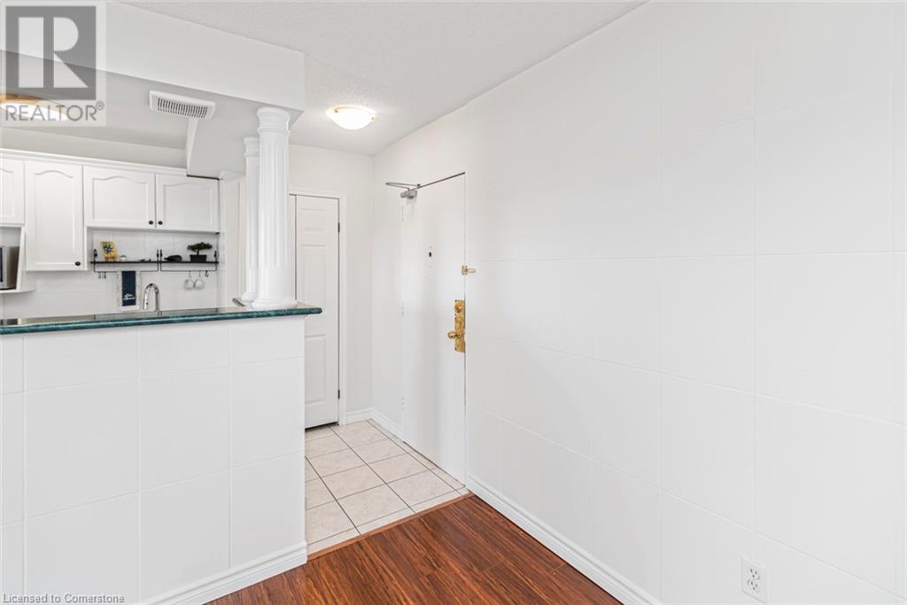 851 QUEENSTON Road Unit# 404