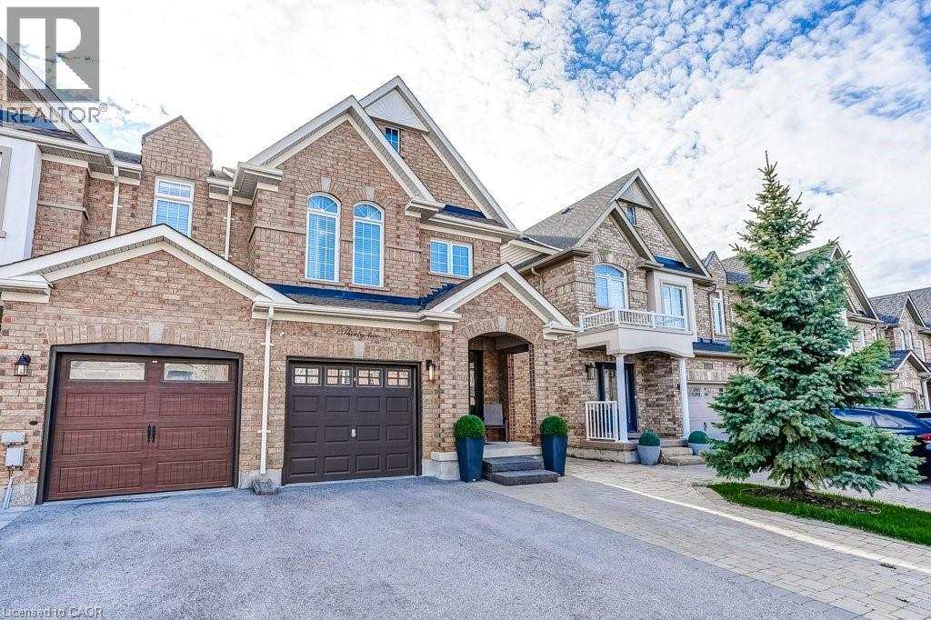 32 CRESTBANK Court