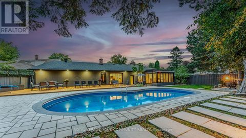 33 CLOEBURY COURT Toronto (Willowdale West) ON M2R1V7