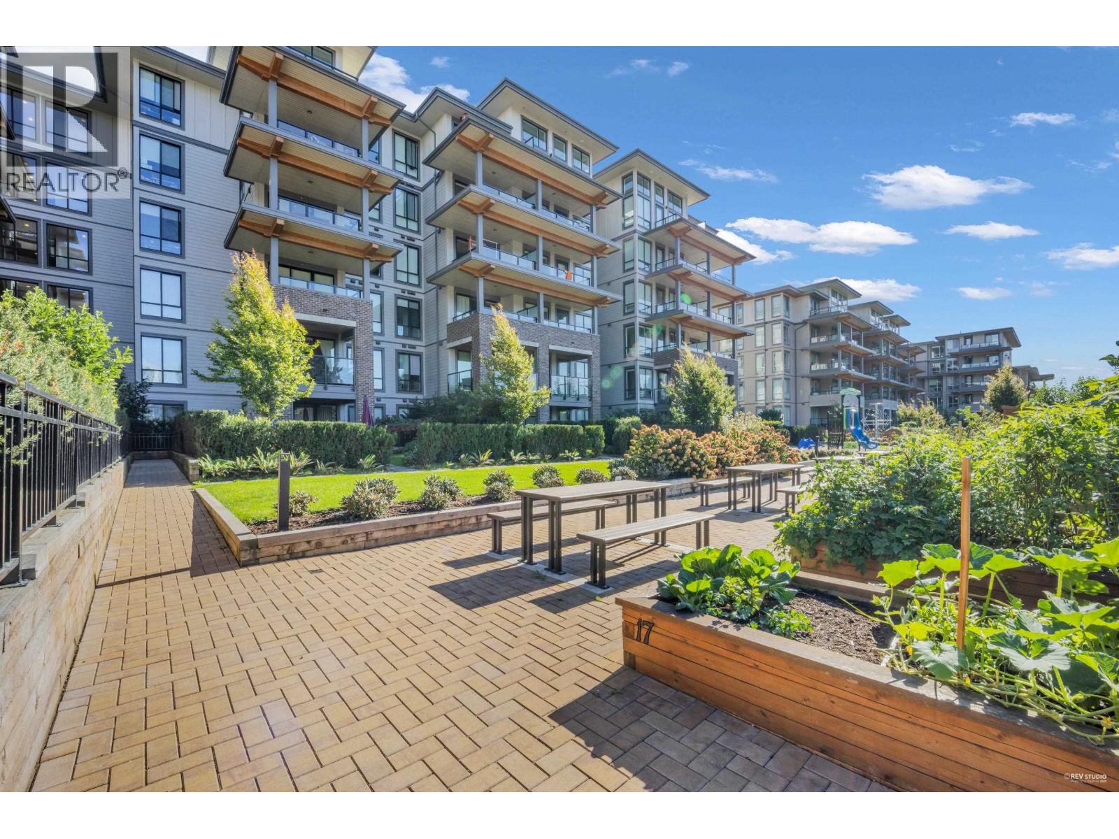 319 7599 15TH STREET