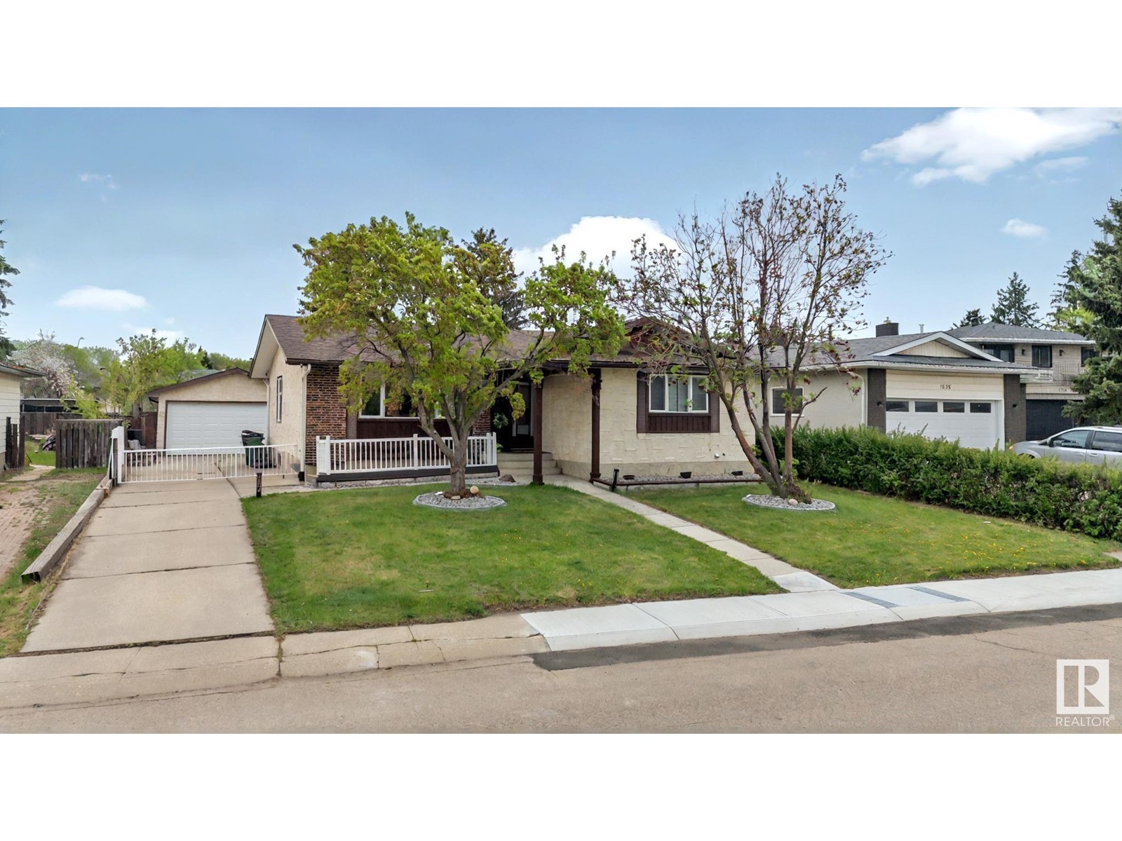 1157 75 ST NW
