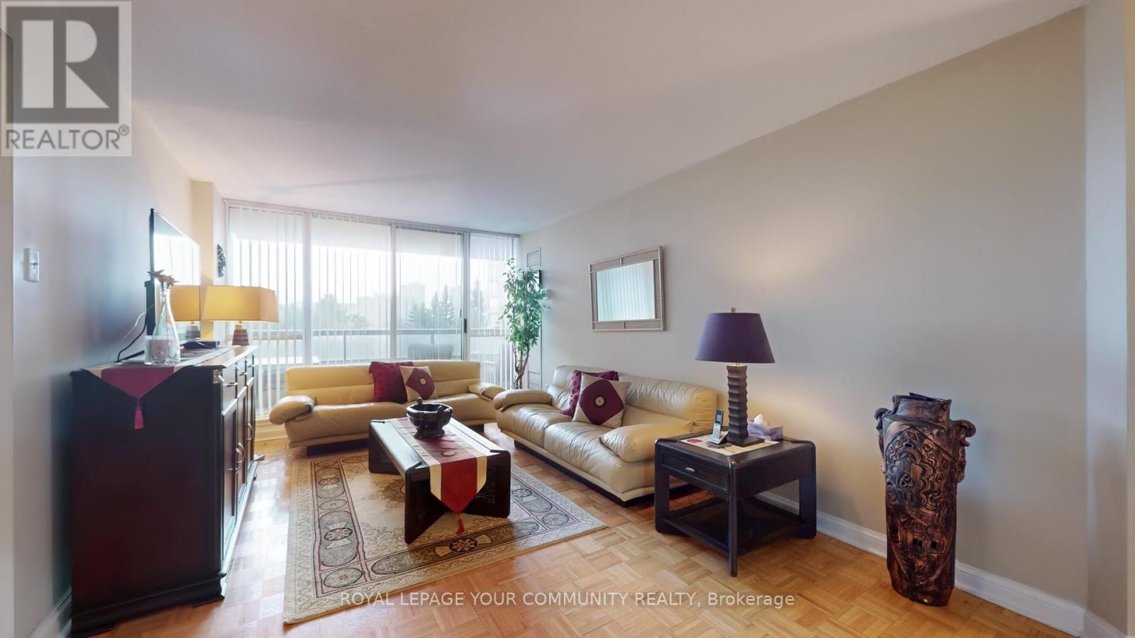 404 - 24 HANOVER ROAD