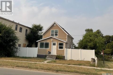 344 Lillooet STREET W Moose Jaw SK S6H4Z2