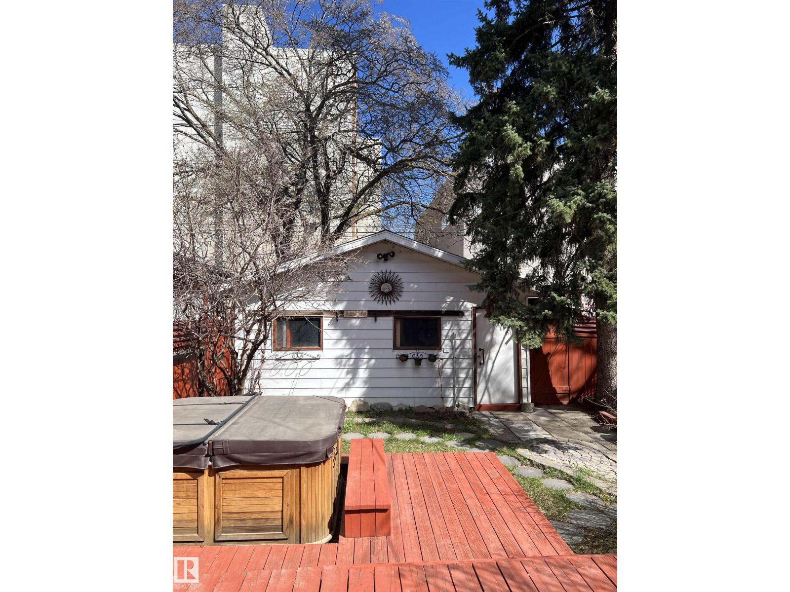 10918 81 AV NW