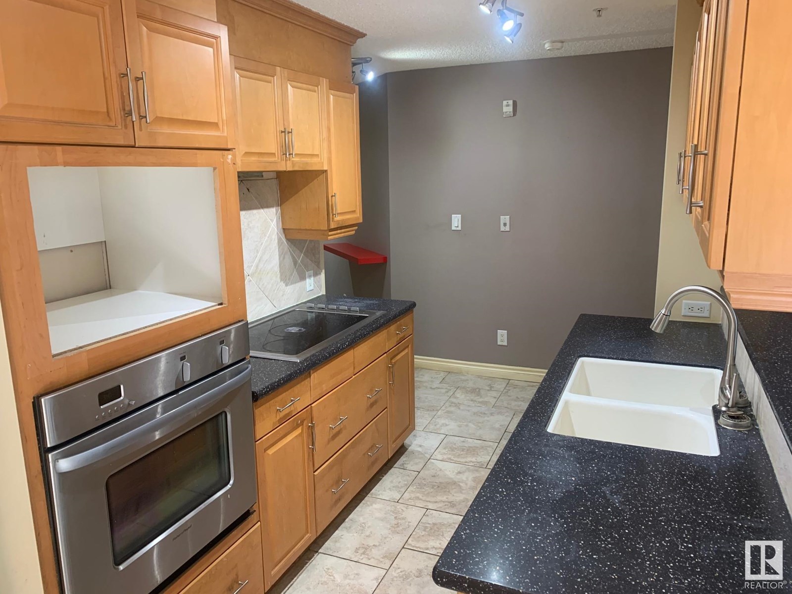 #105 10108 125 ST NW