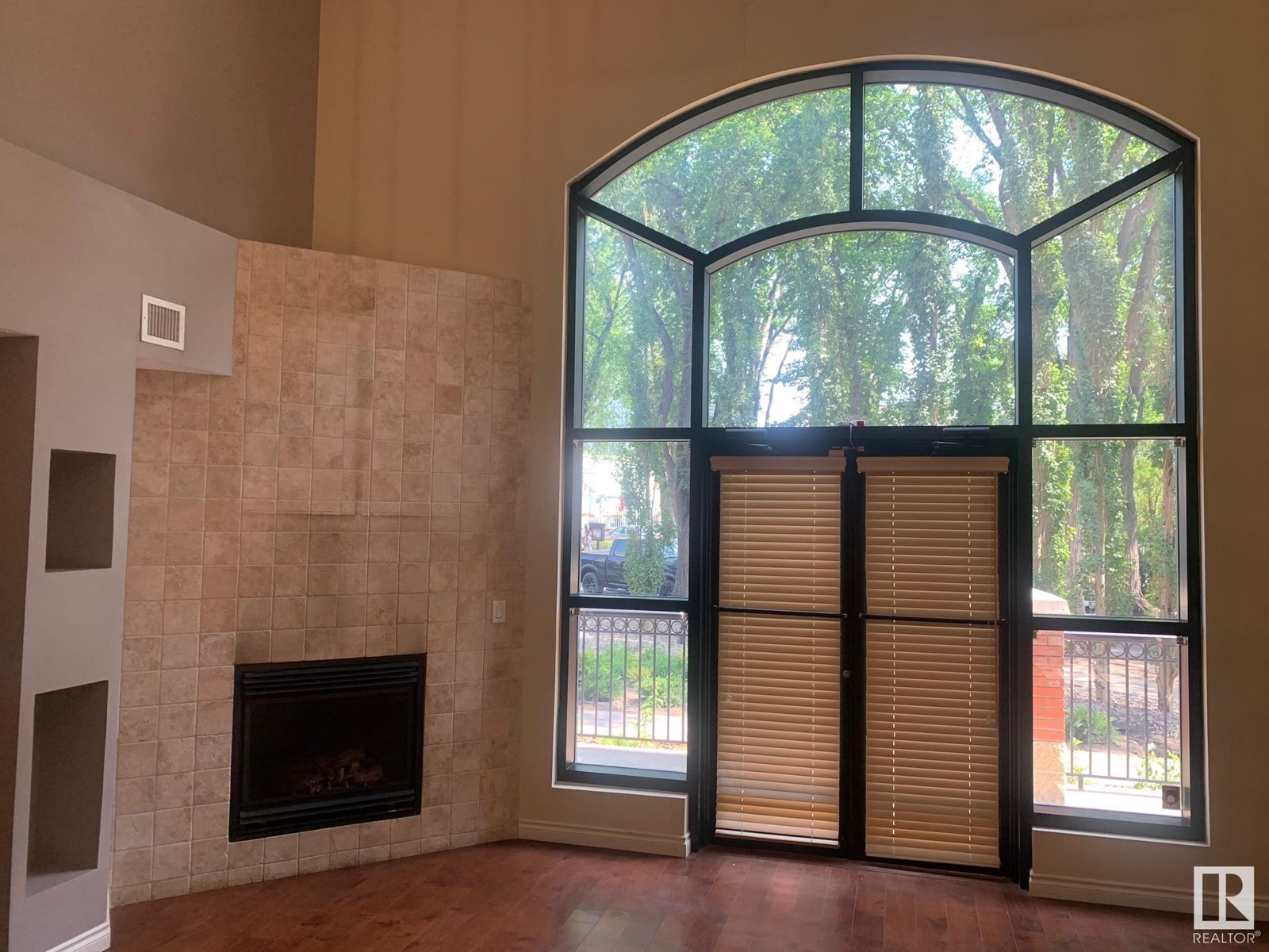 #105 10108 125 ST NW