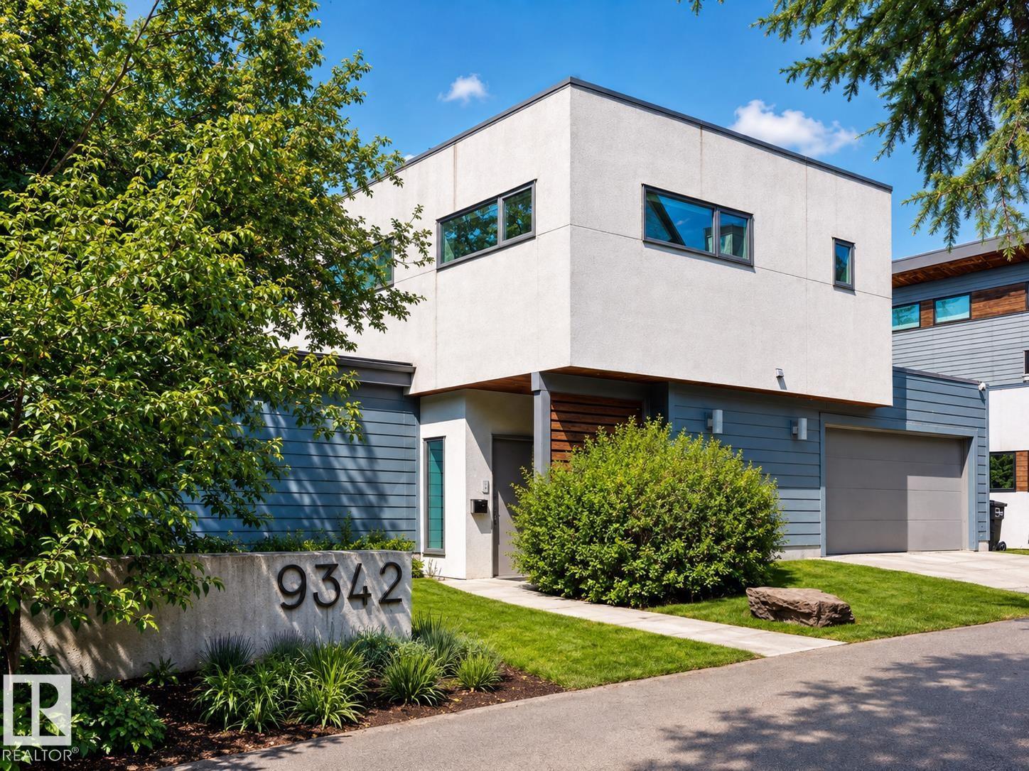 9342 83 AV NW