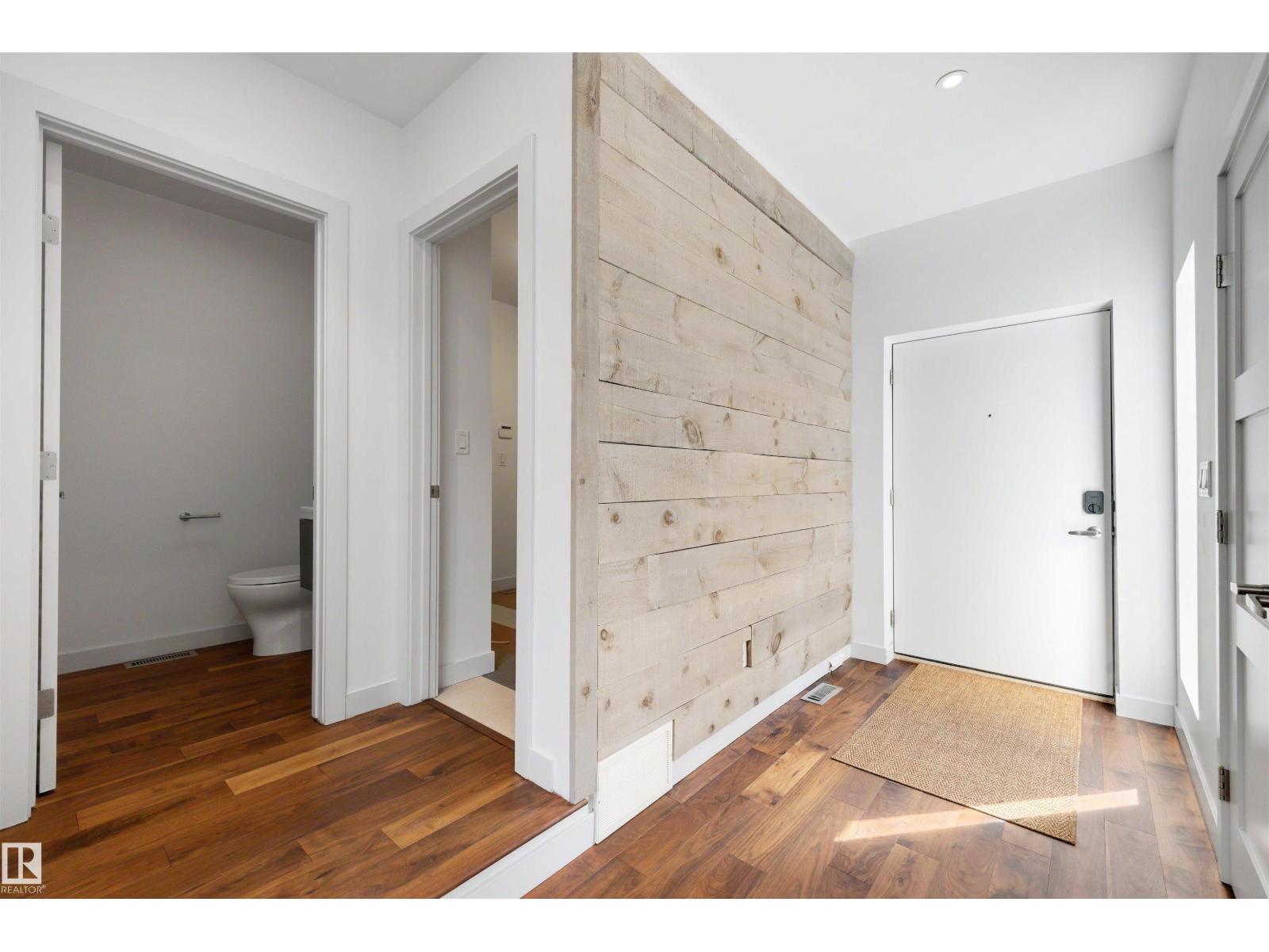 9342 83 AV NW